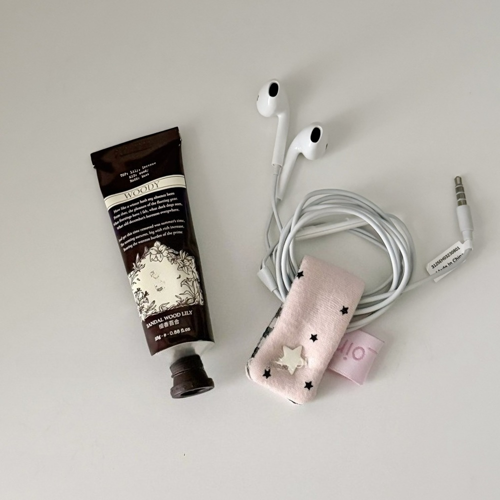 Cute Strawberry Korean Y2K Ear - Cable Management Bag 评论和价格